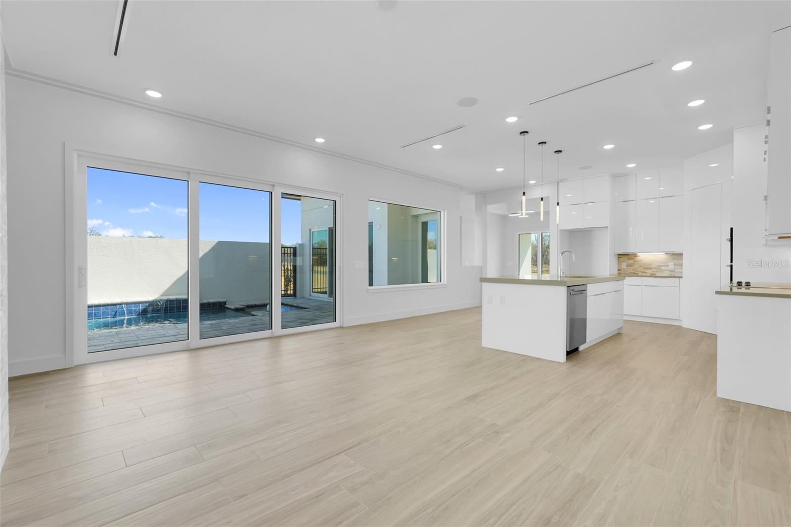 Image 10 of 39 For 3060 Kensington Avenue