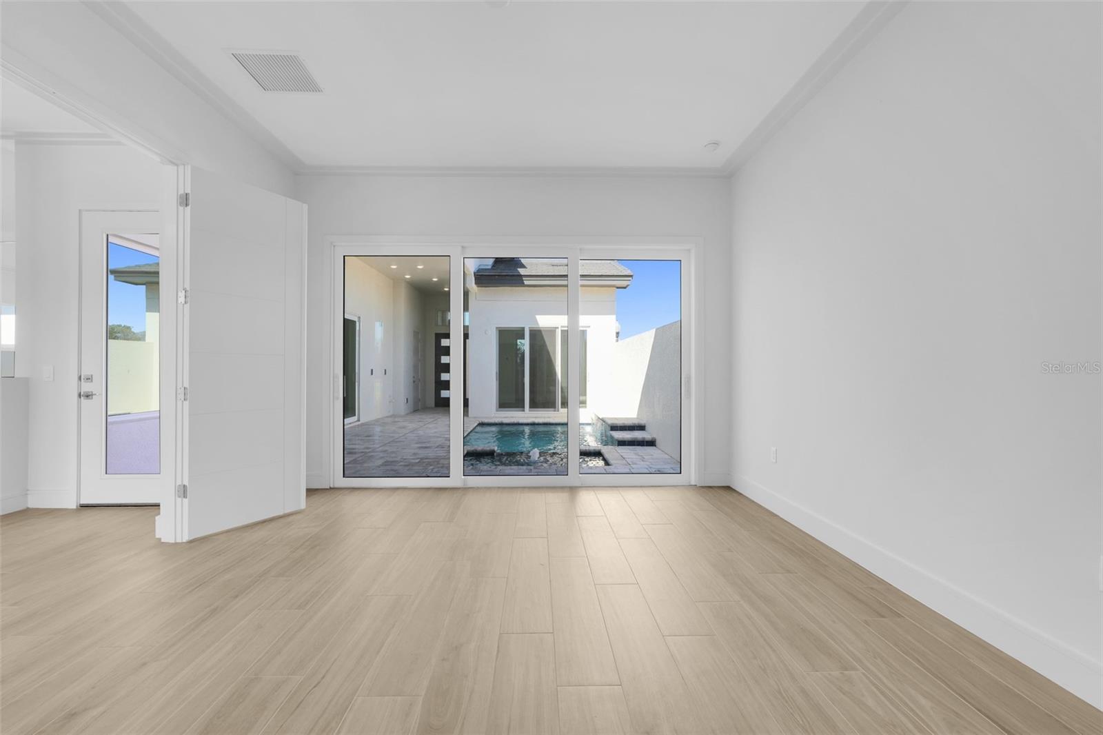 Image 12 of 39 For 3060 Kensington Avenue