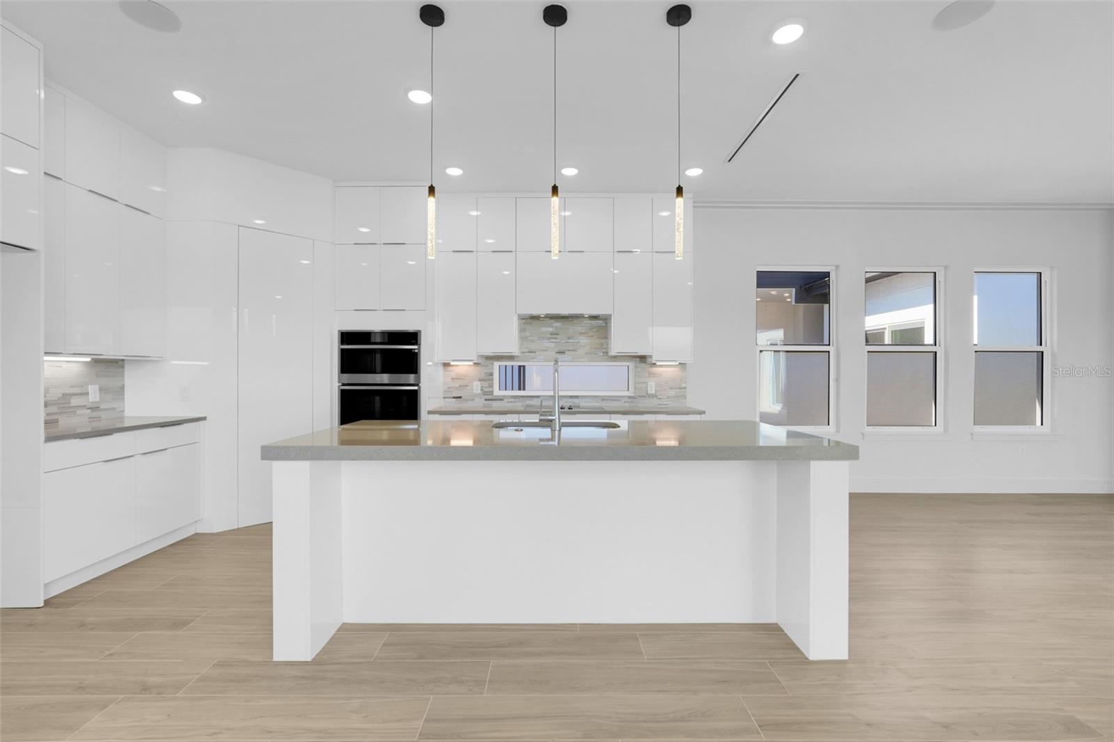 Image 13 of 39 For 3060 Kensington Avenue