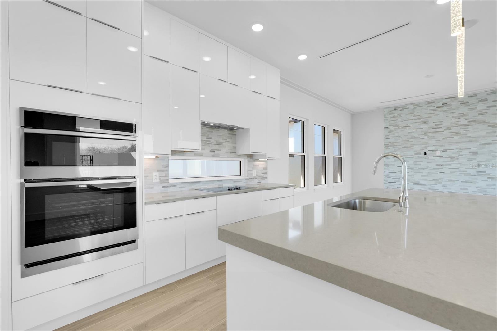 Image 16 of 39 For 3060 Kensington Avenue