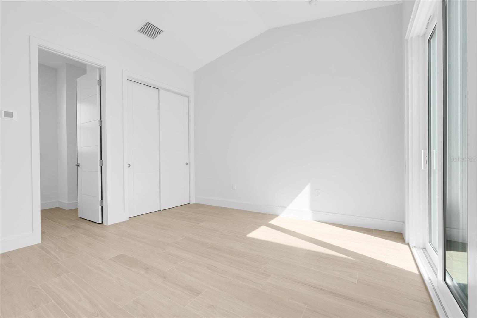 Image 20 of 39 For 3060 Kensington Avenue