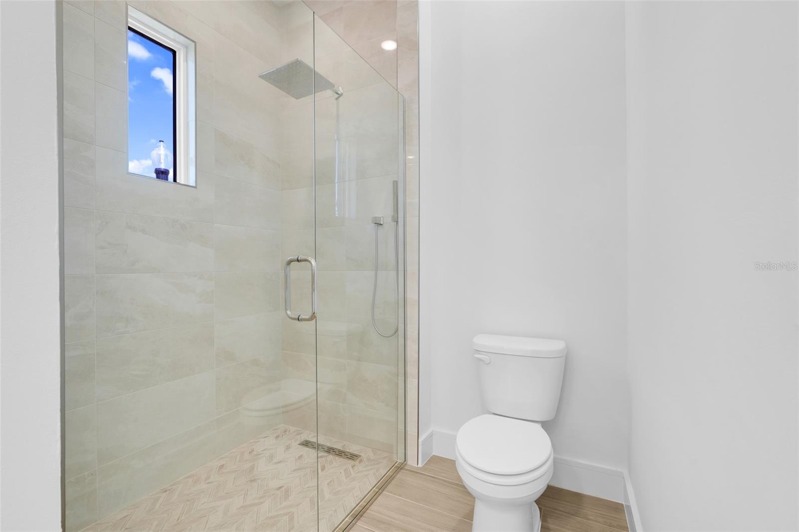 Image 21 of 39 For 3060 Kensington Avenue