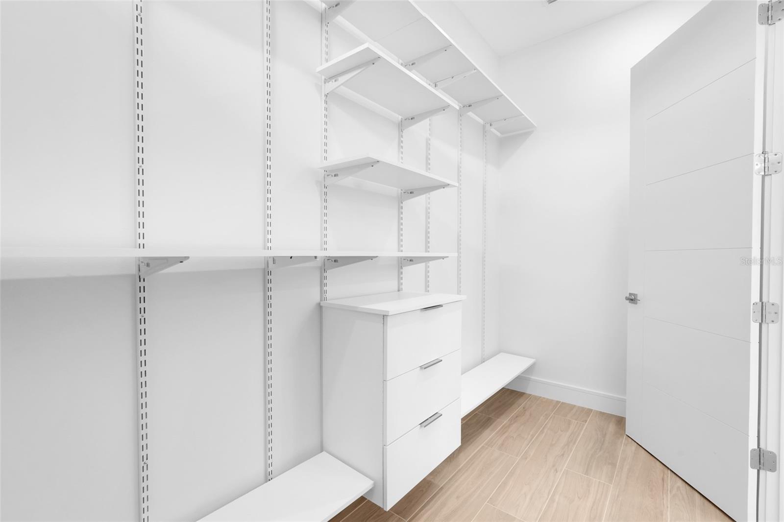 Image 24 of 39 For 3060 Kensington Avenue