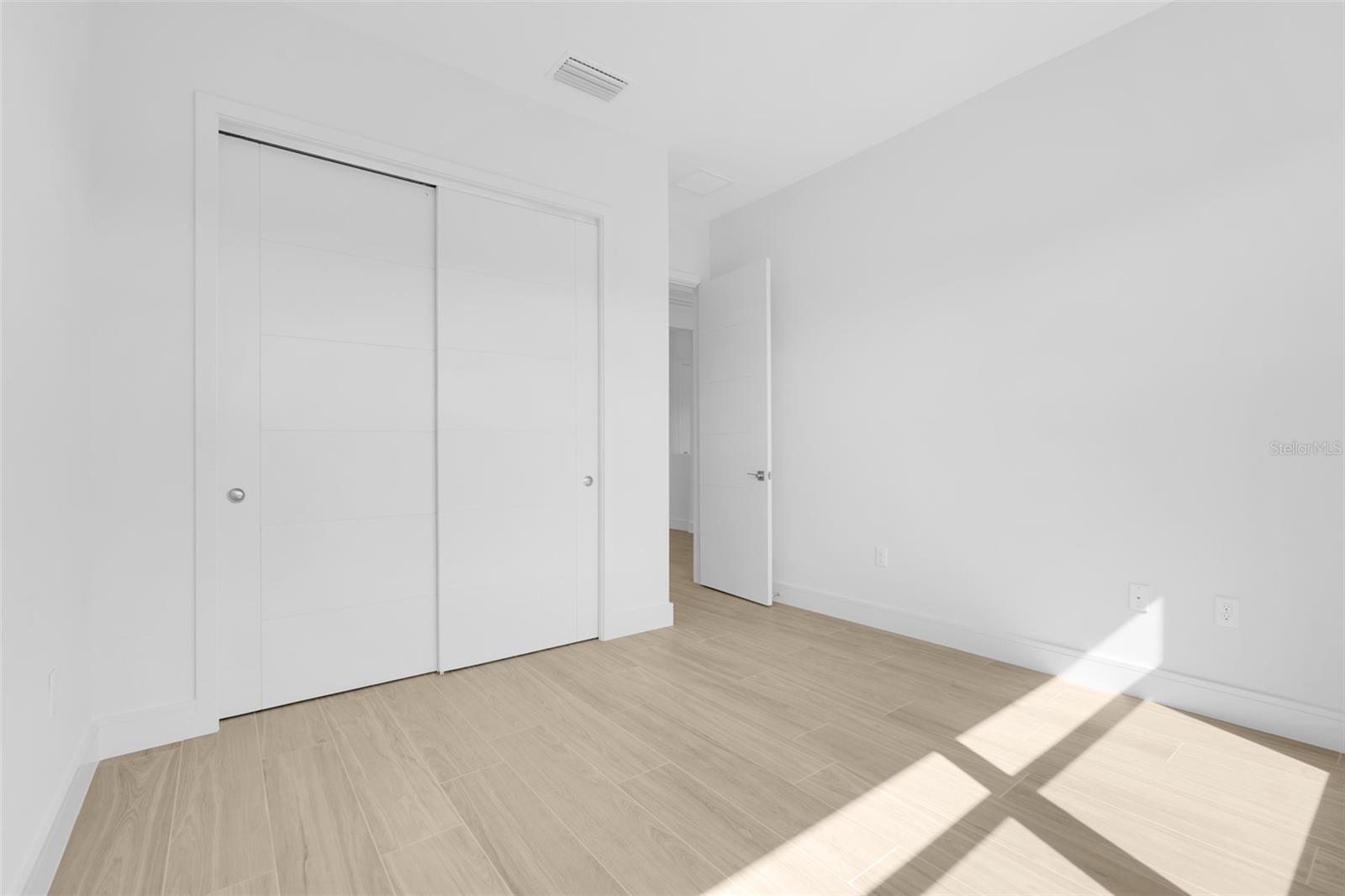 Image 28 of 39 For 3060 Kensington Avenue