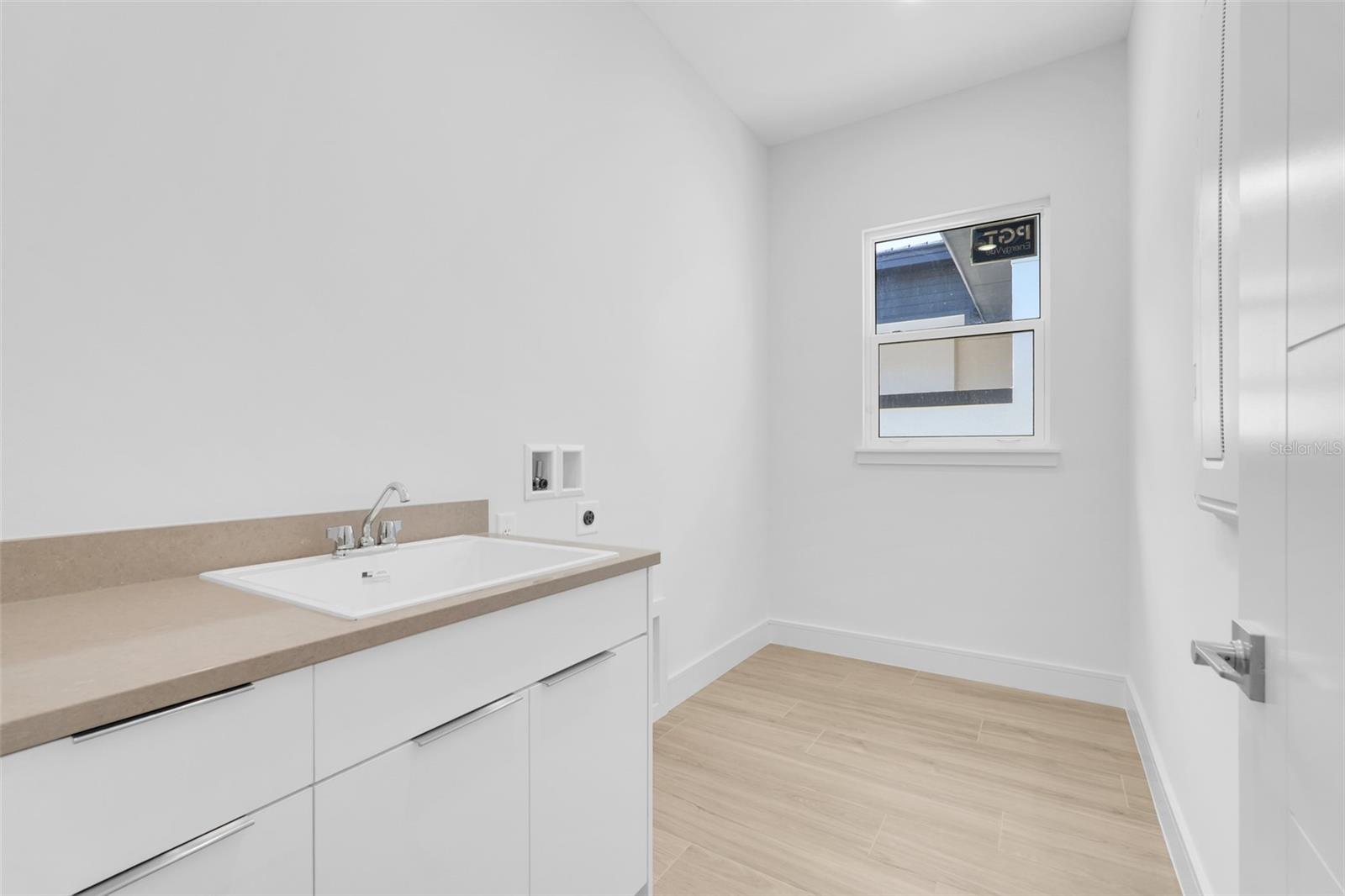 Image 30 of 39 For 3060 Kensington Avenue