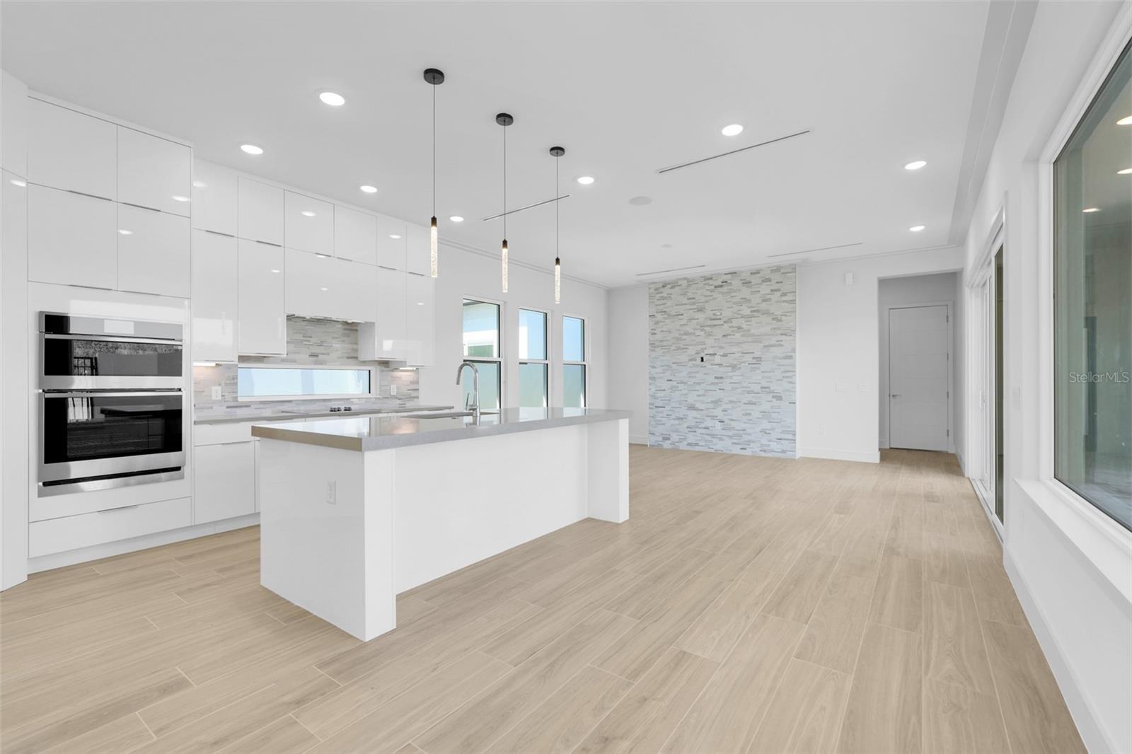 Image 9 of 39 For 3060 Kensington Avenue