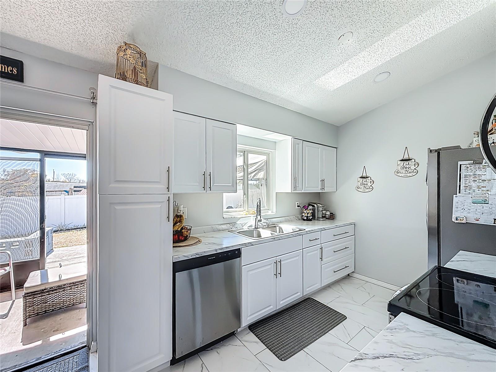 Image 11 of 39 For 107 Summerhill Court