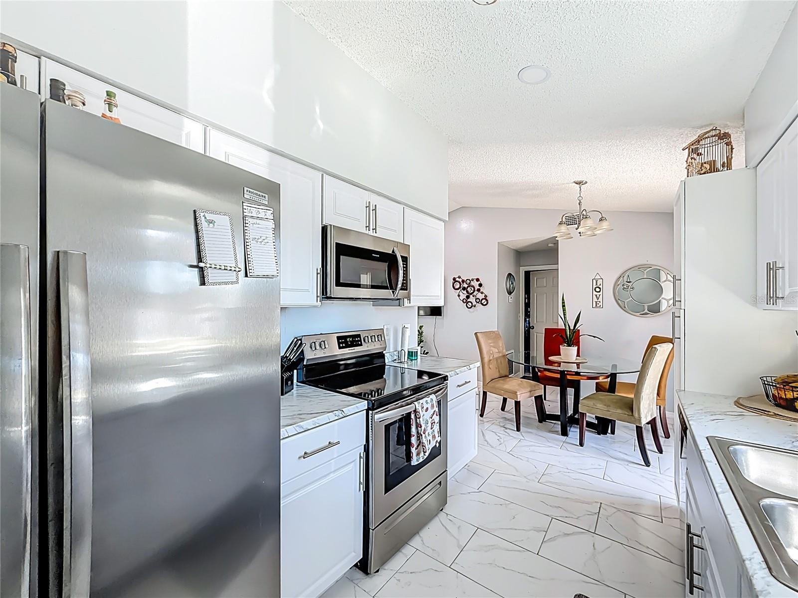 Image 14 of 39 For 107 Summerhill Court