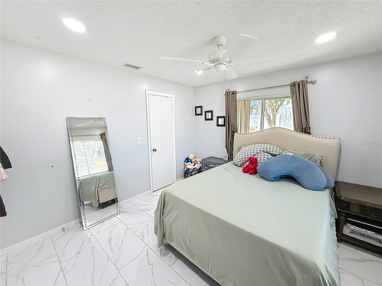 Image 17 of 39 For 107 Summerhill Court