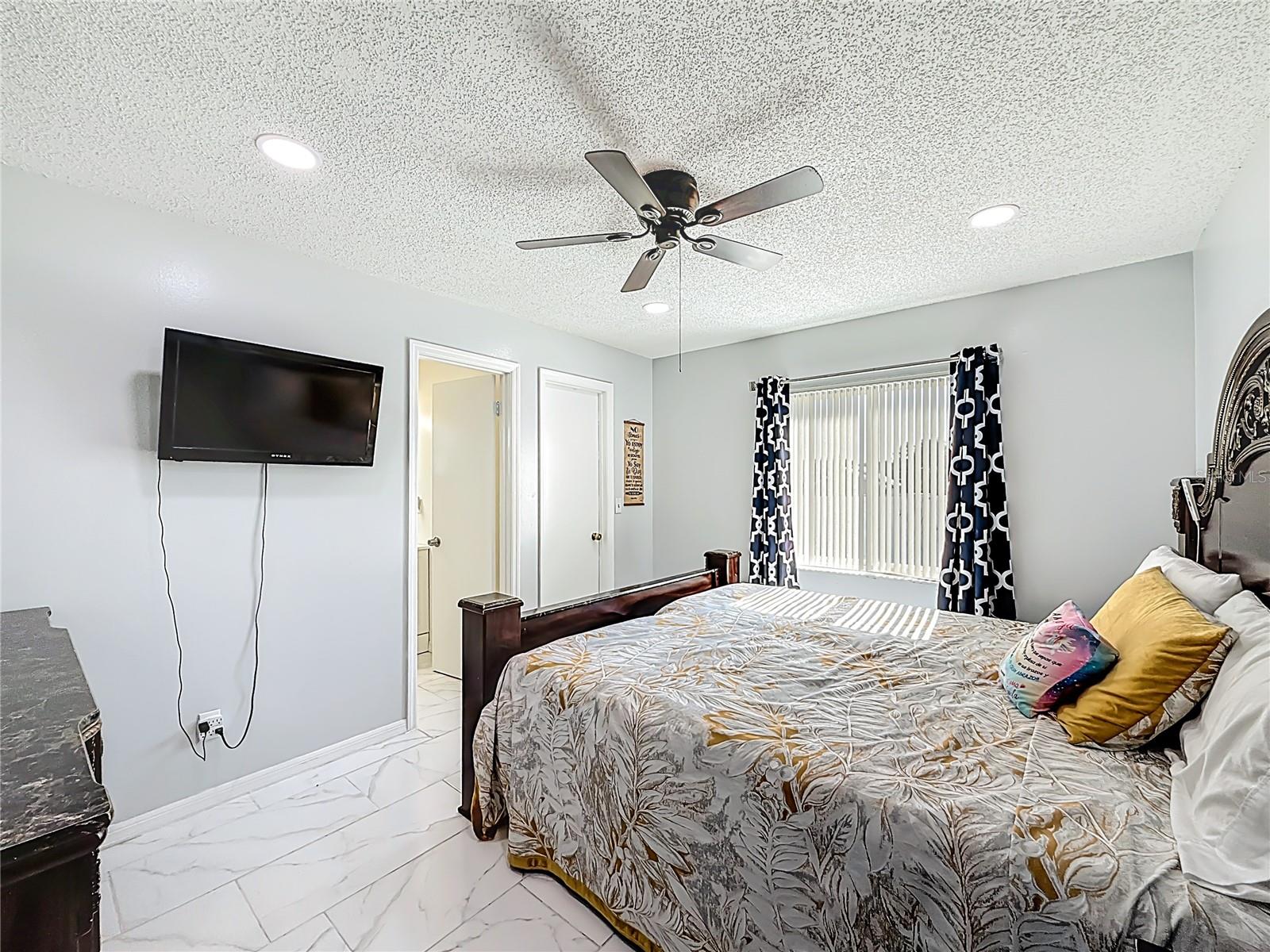 Image 24 of 39 For 107 Summerhill Court