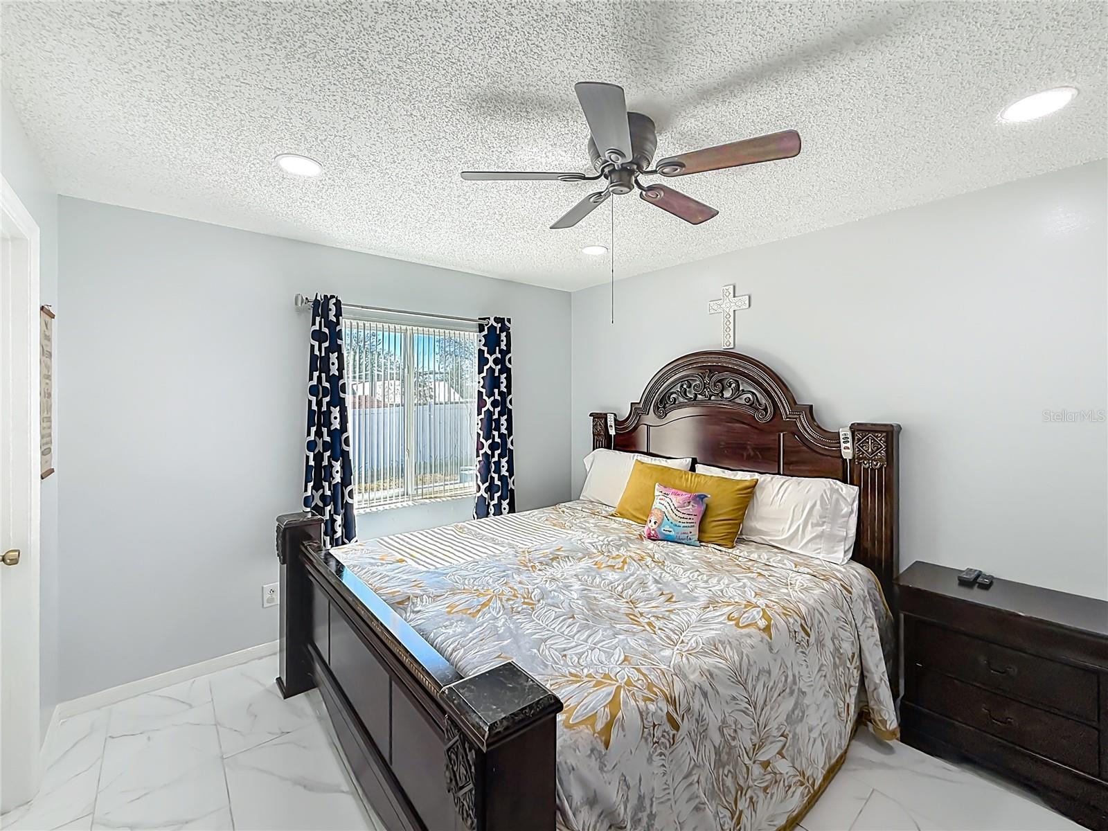 Image 25 of 39 For 107 Summerhill Court