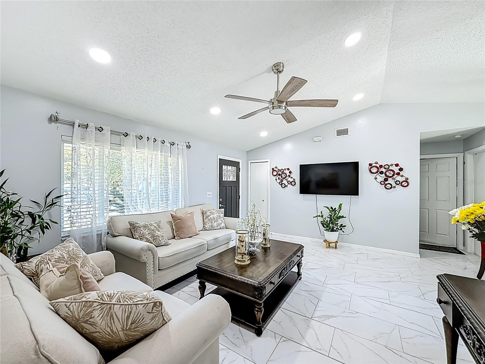 Image 5 of 39 For 107 Summerhill Court