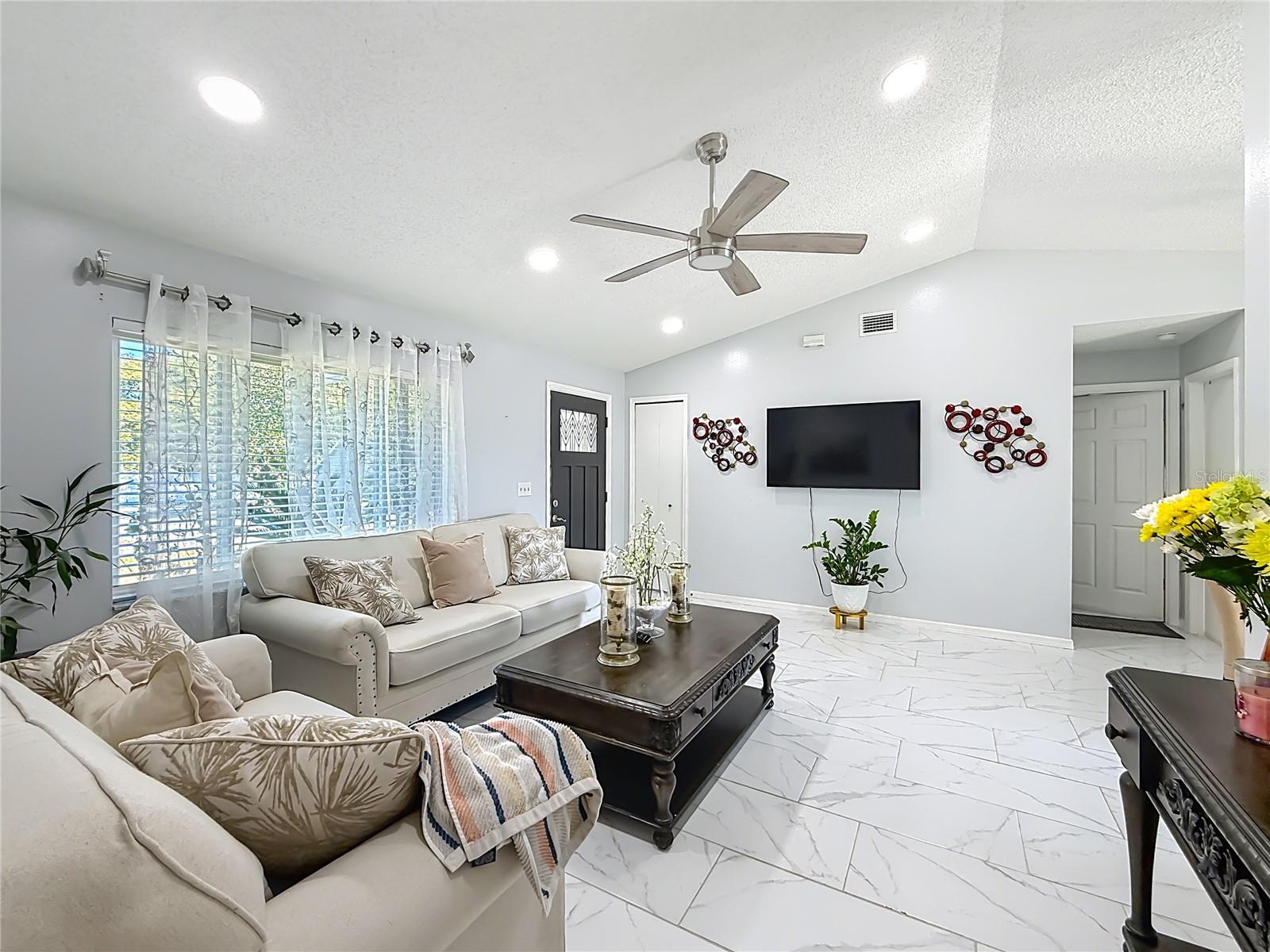 Image 6 of 39 For 107 Summerhill Court