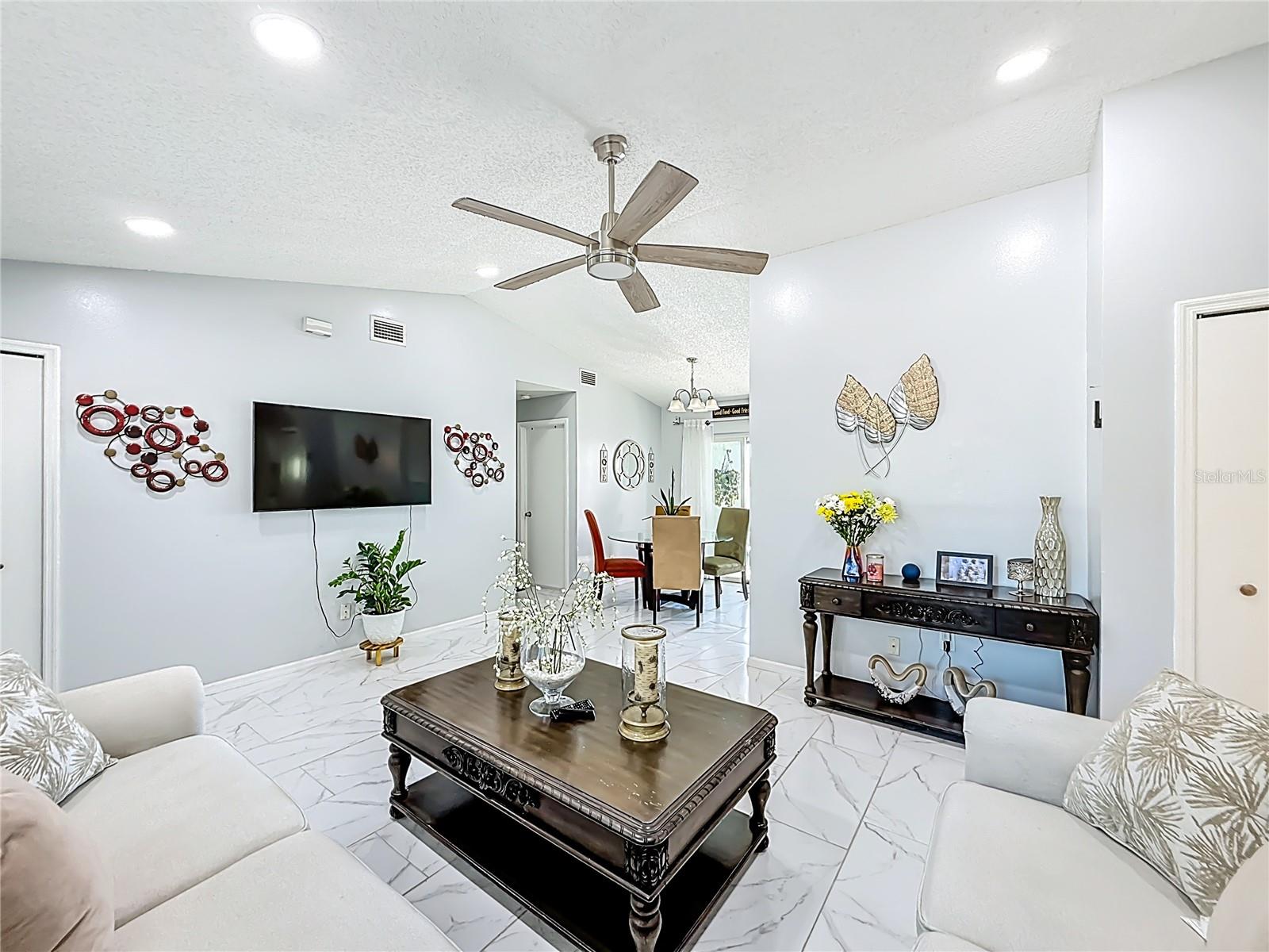 Image 7 of 39 For 107 Summerhill Court