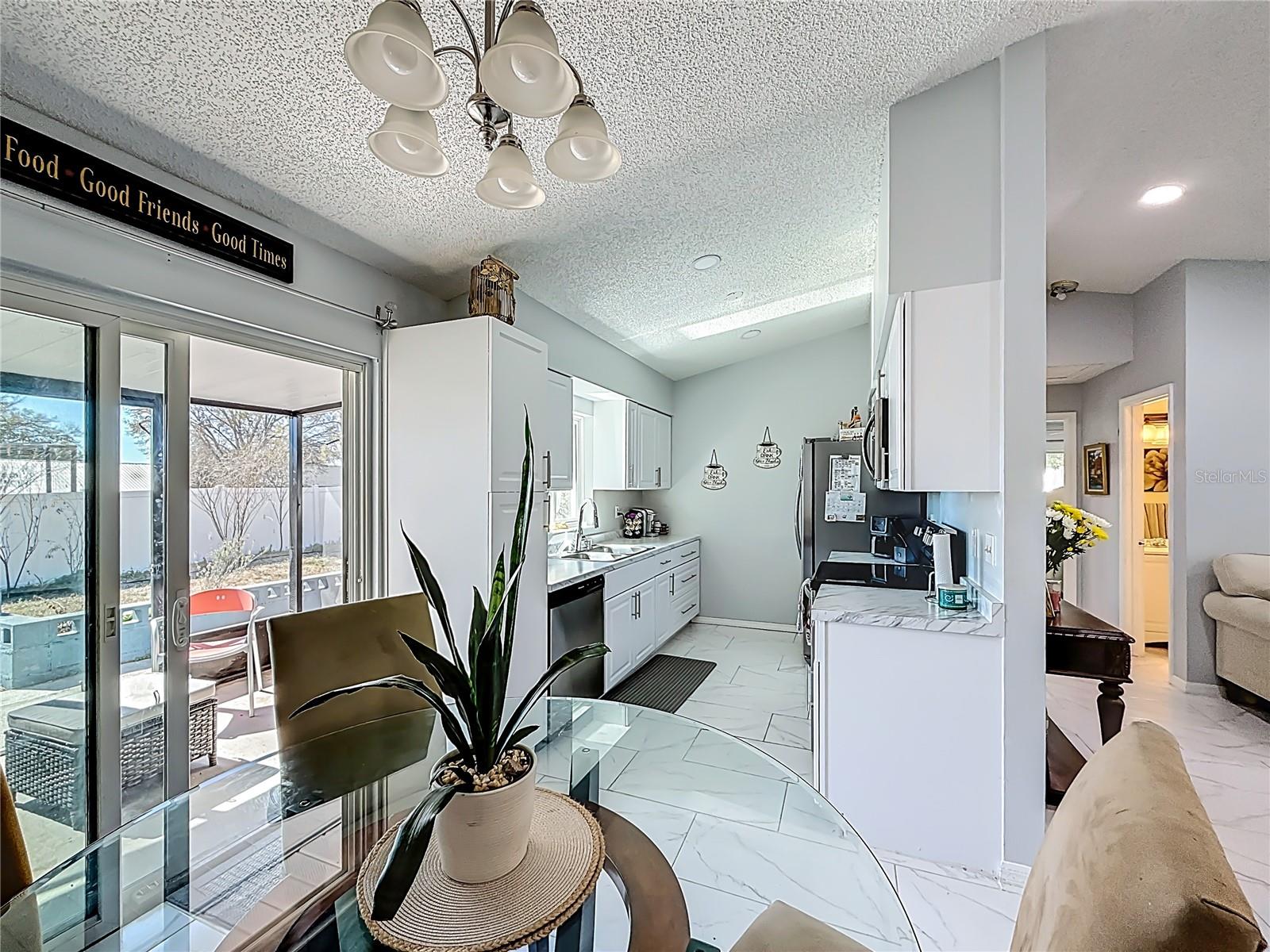 Image 9 of 39 For 107 Summerhill Court