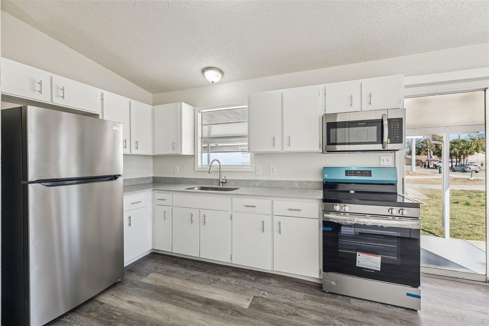 Image 5 of 15 For 610 Walker Street