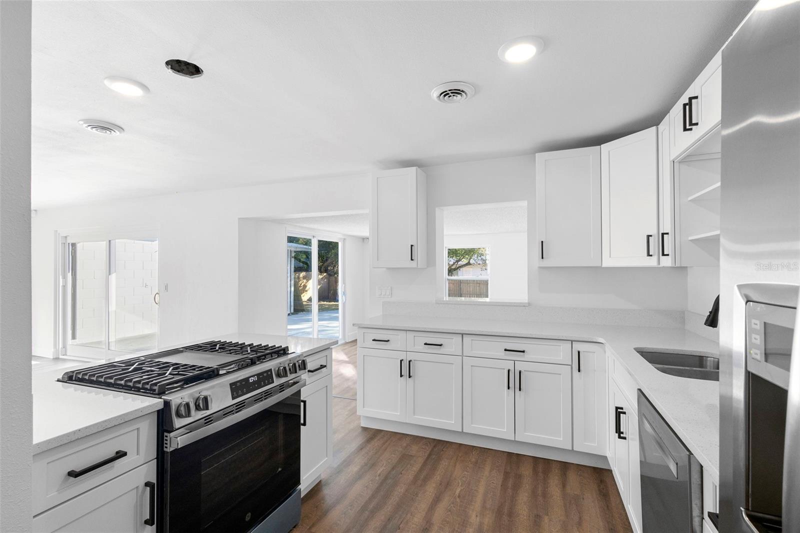 Image 9 of 41 For 55 Fairfax Avenue