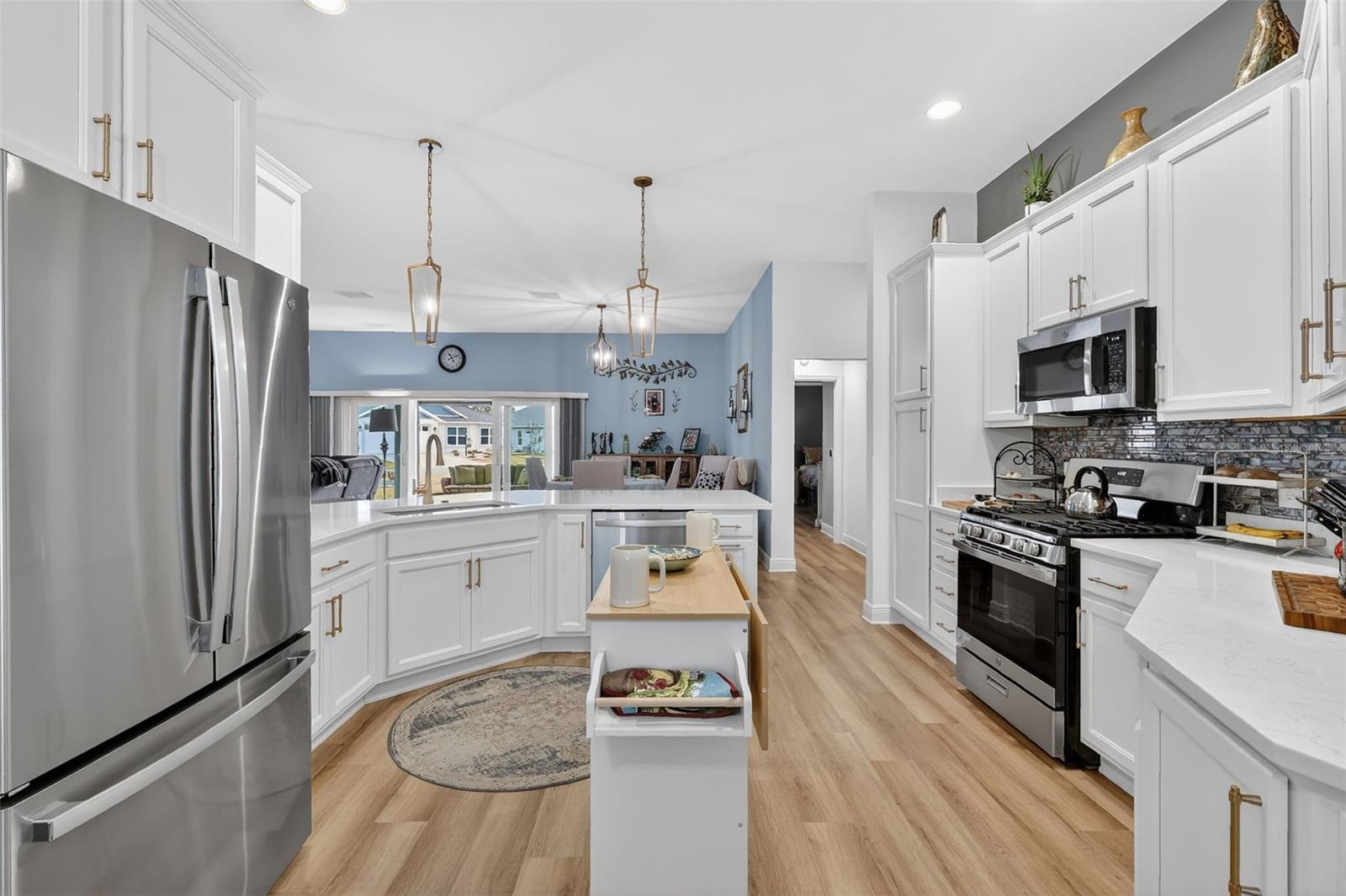 Image 11 of 36 For 7022 Minchew Circle