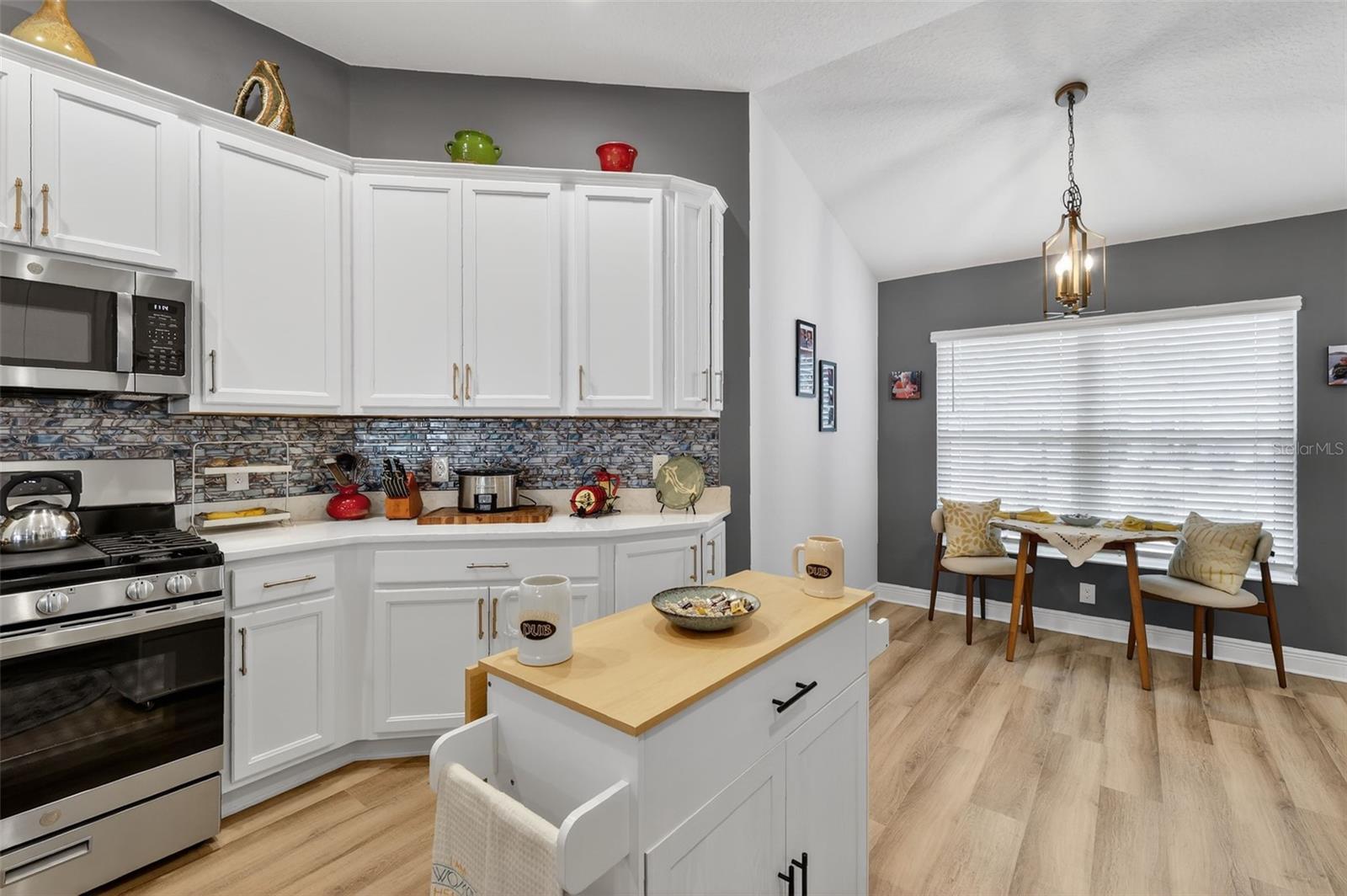 Image 13 of 36 For 7022 Minchew Circle