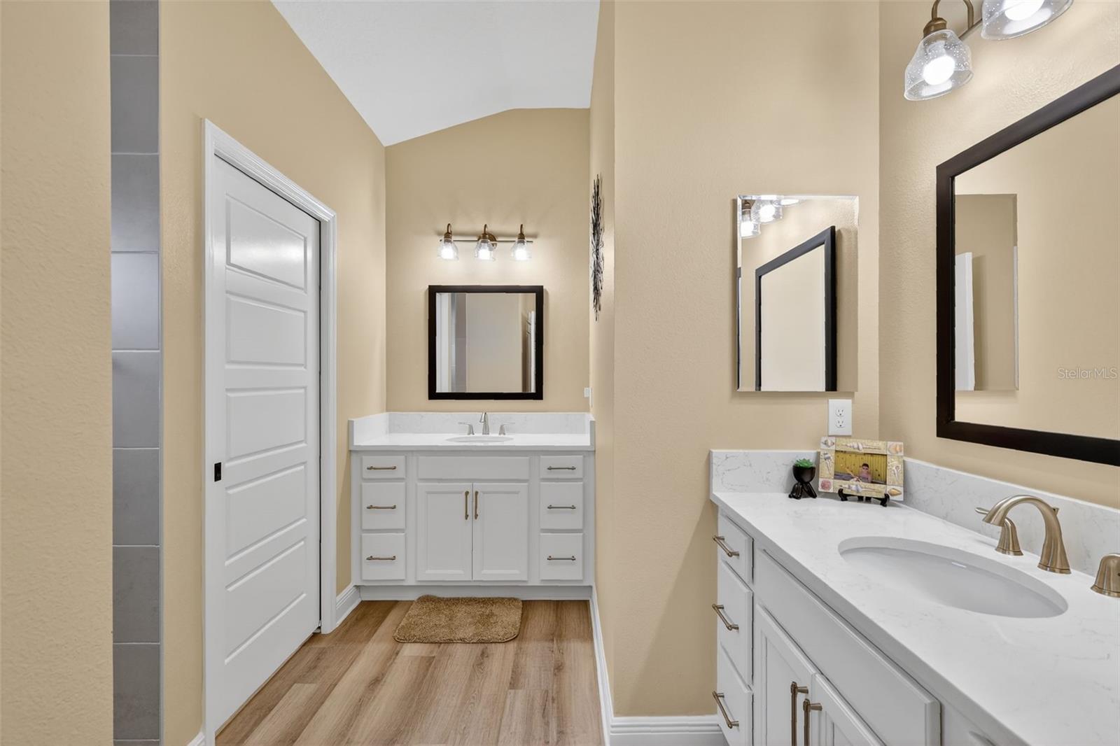 Image 18 of 36 For 7022 Minchew Circle