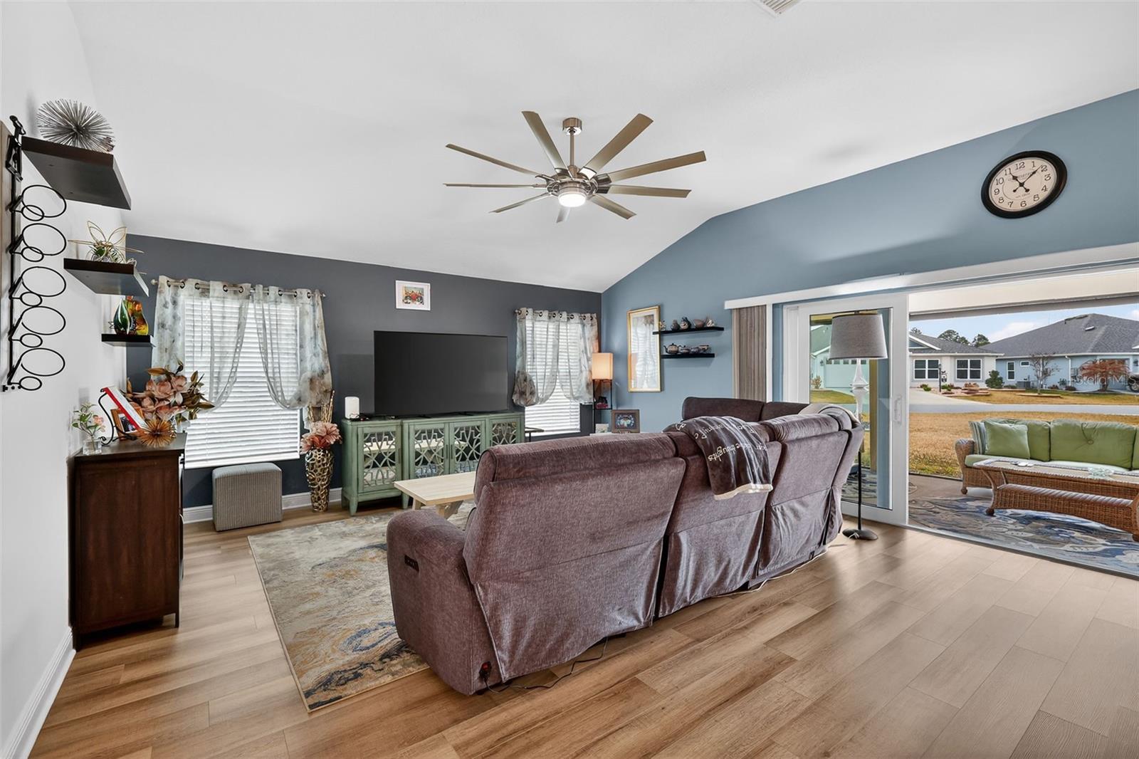 Image 6 of 36 For 7022 Minchew Circle