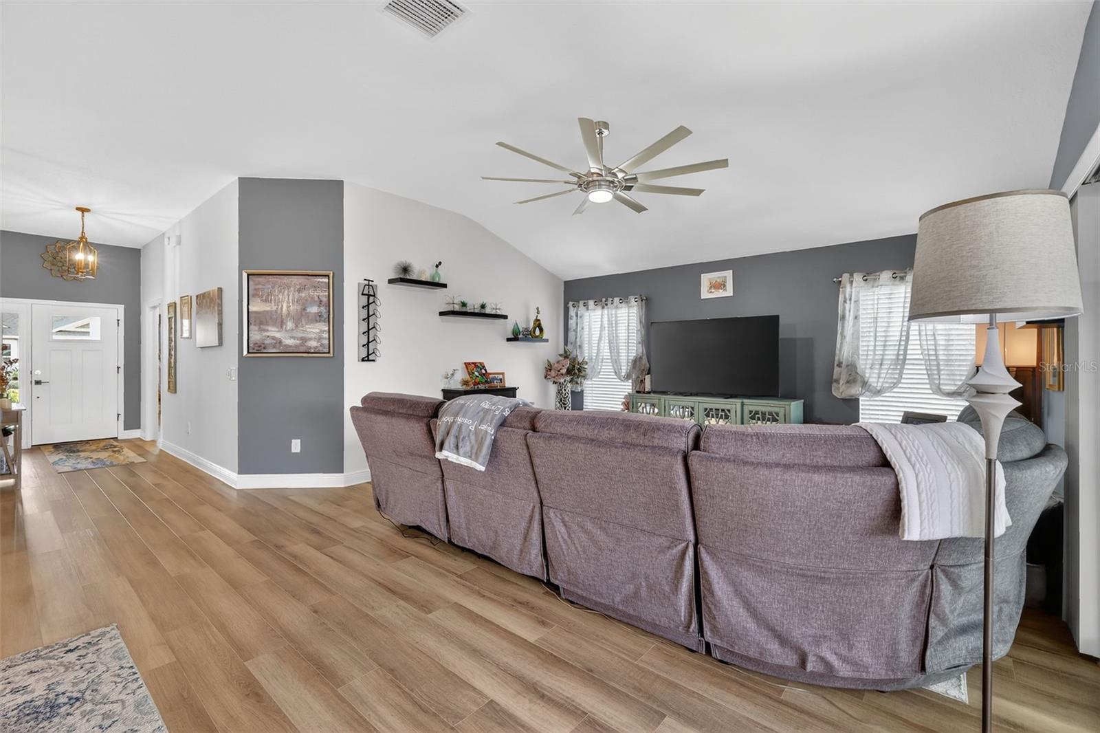 Image 7 of 36 For 7022 Minchew Circle