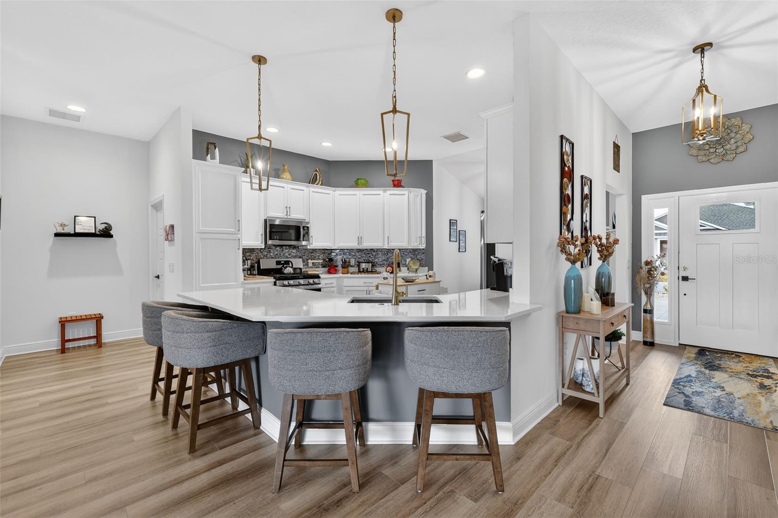 Image 9 of 36 For 7022 Minchew Circle