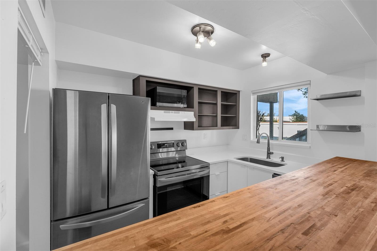 Image 11 of 34 For 1140 Orlando Avenue E2