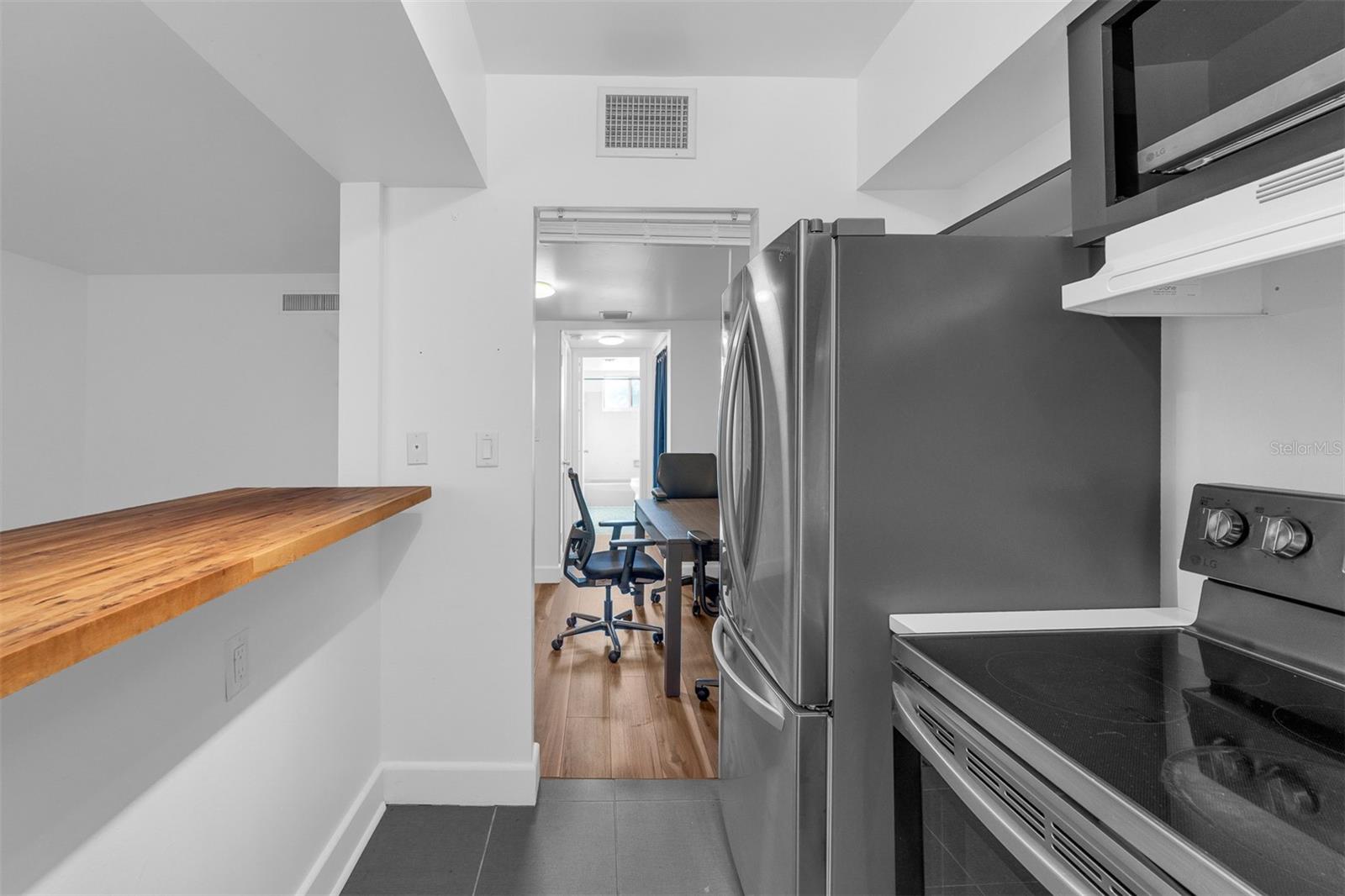 Image 14 of 34 For 1140 Orlando Avenue E2