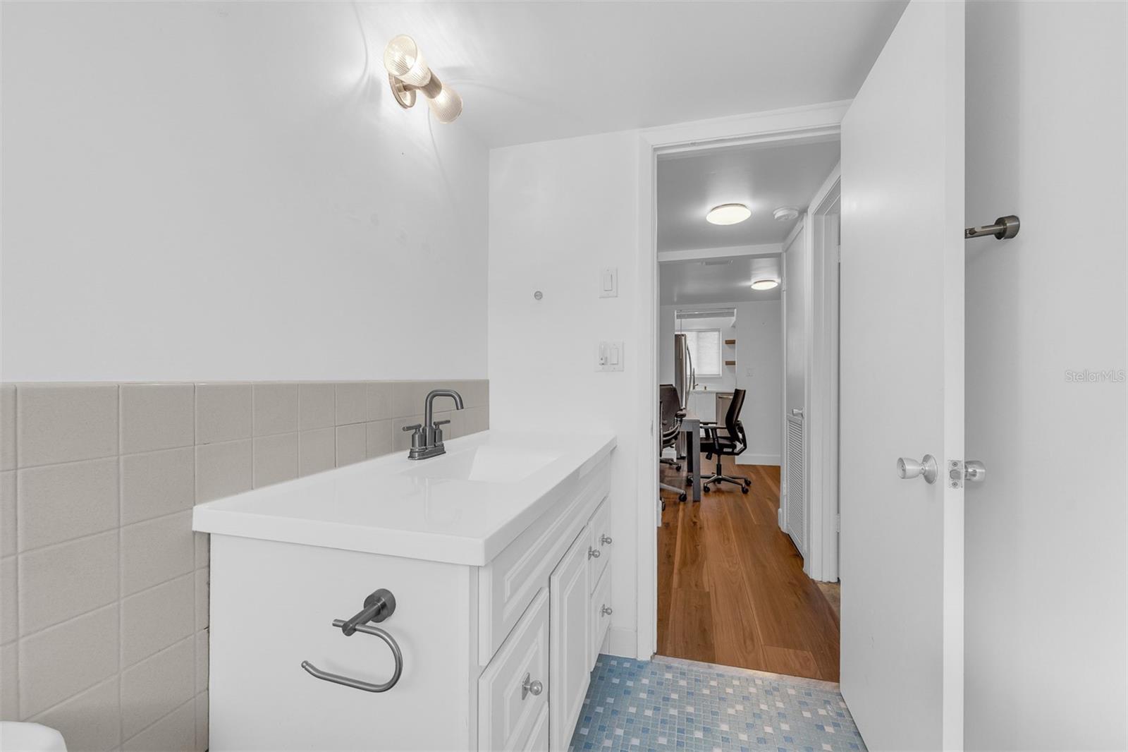 Image 16 of 34 For 1140 Orlando Avenue E2