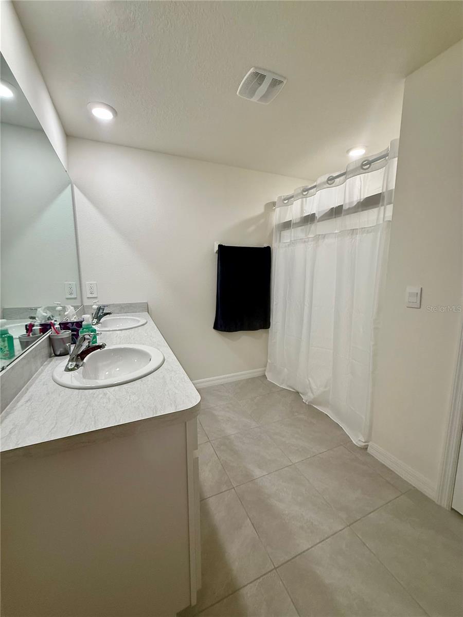 Image 15 of 24 For 6924 112th Lane