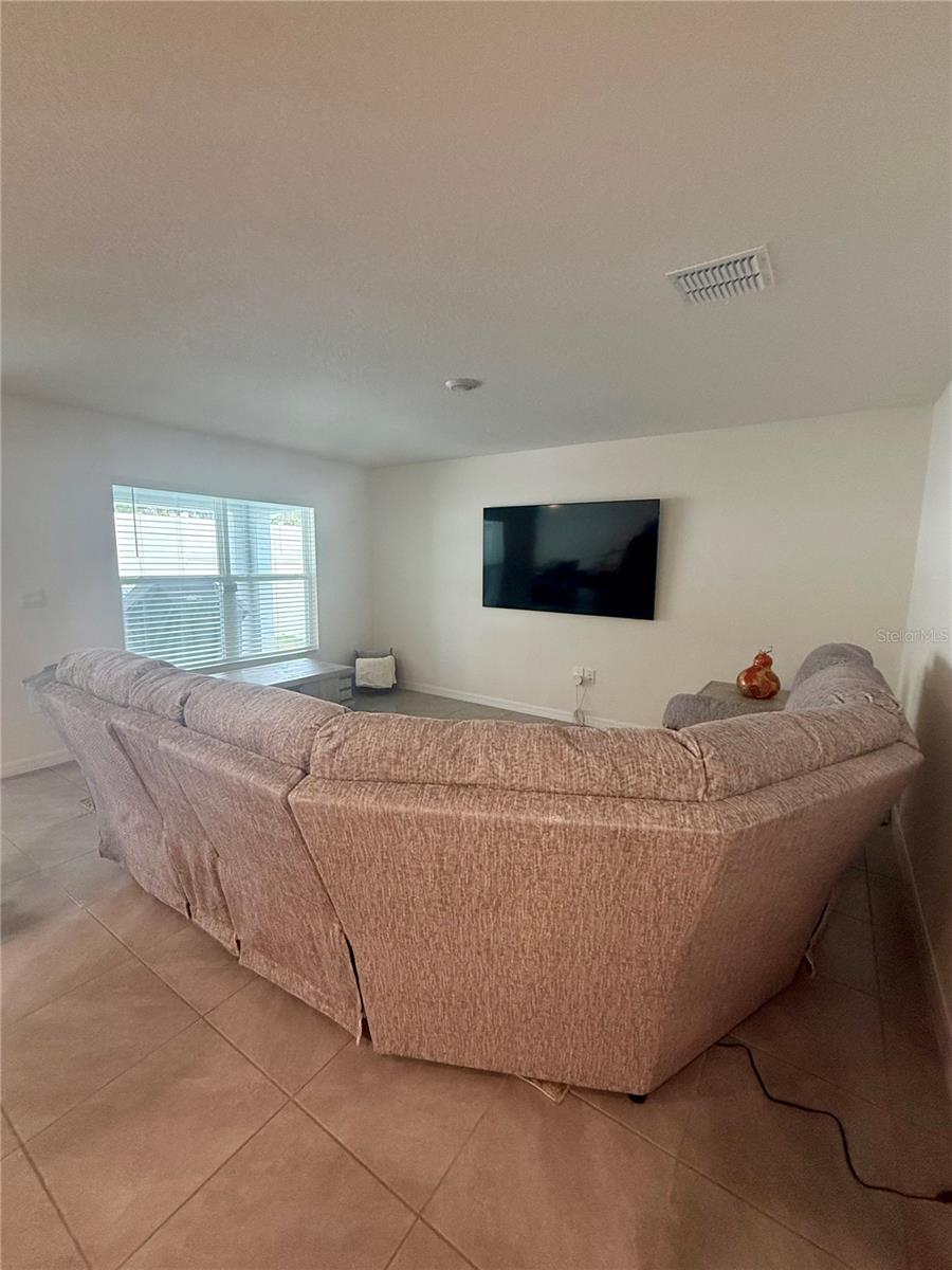 Image 8 of 24 For 6924 112th Lane