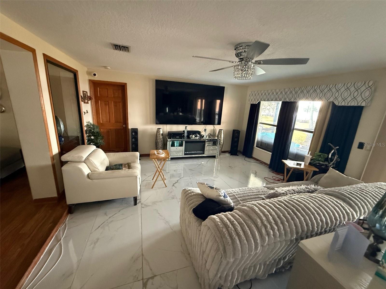 Image 6 of 21 For 5720 Padgett Circle