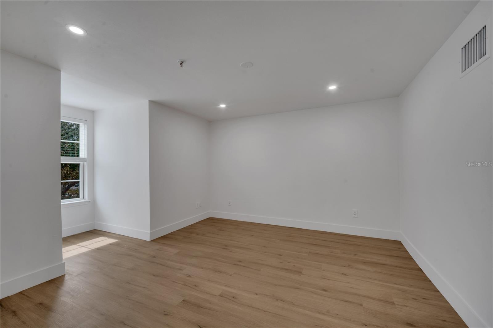 Image 18 of 30 For 6593 Queens Borough Avenue 202