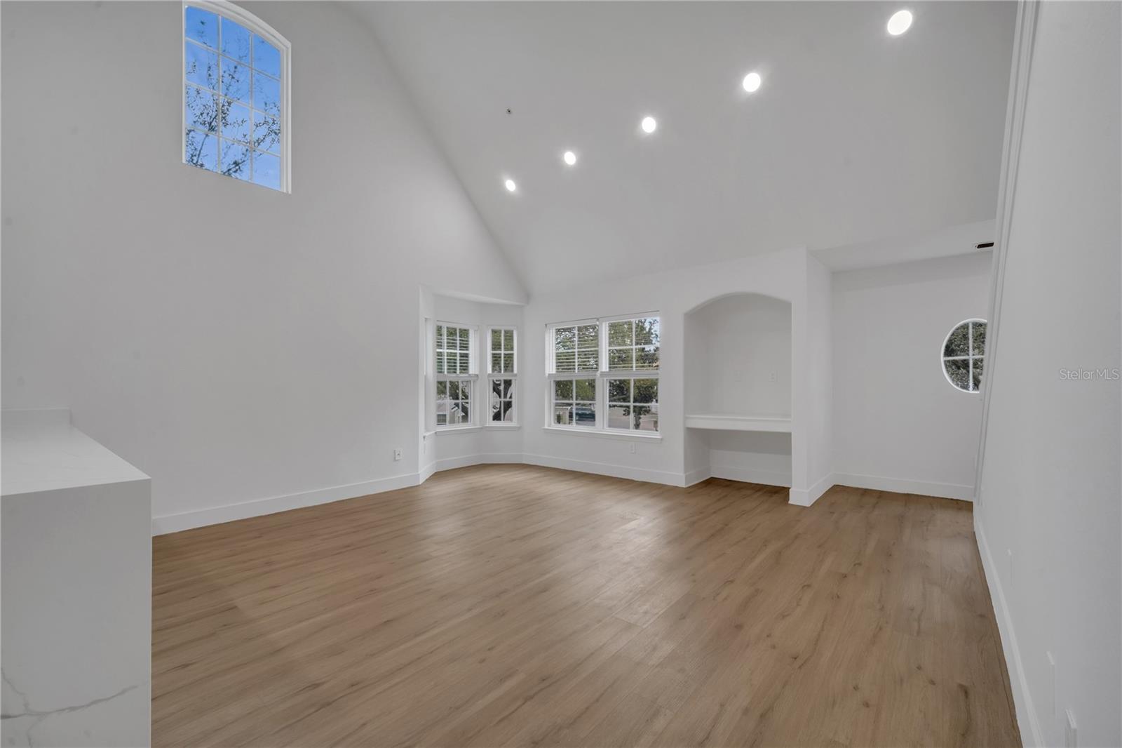 Image 5 of 30 For 6593 Queens Borough Avenue 202