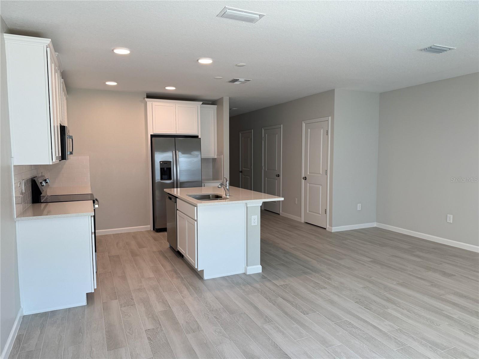 Image 5 of 28 For 14910 Harvest Street