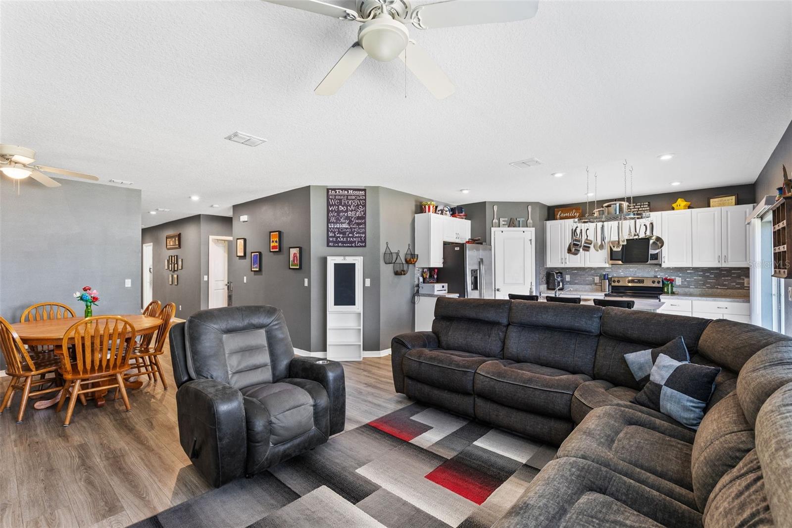 Image 5 of 26 For 3951 Fescue Street