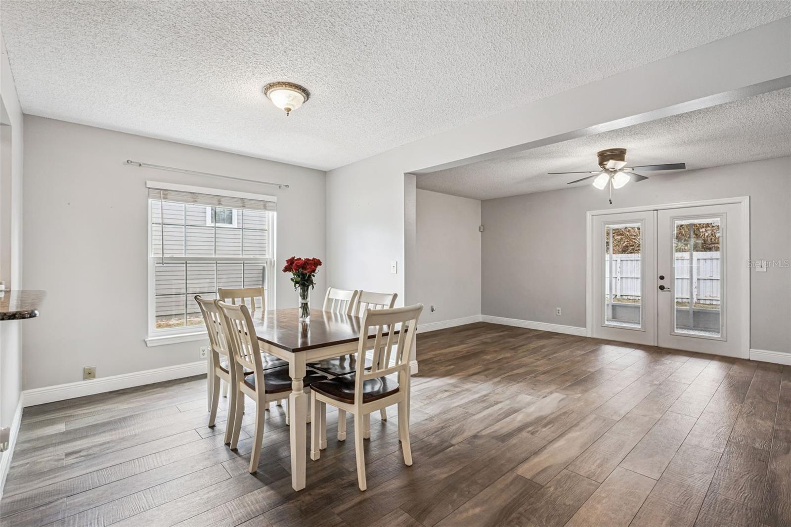 Image 10 of 33 For 552 Shadow Glenn Place