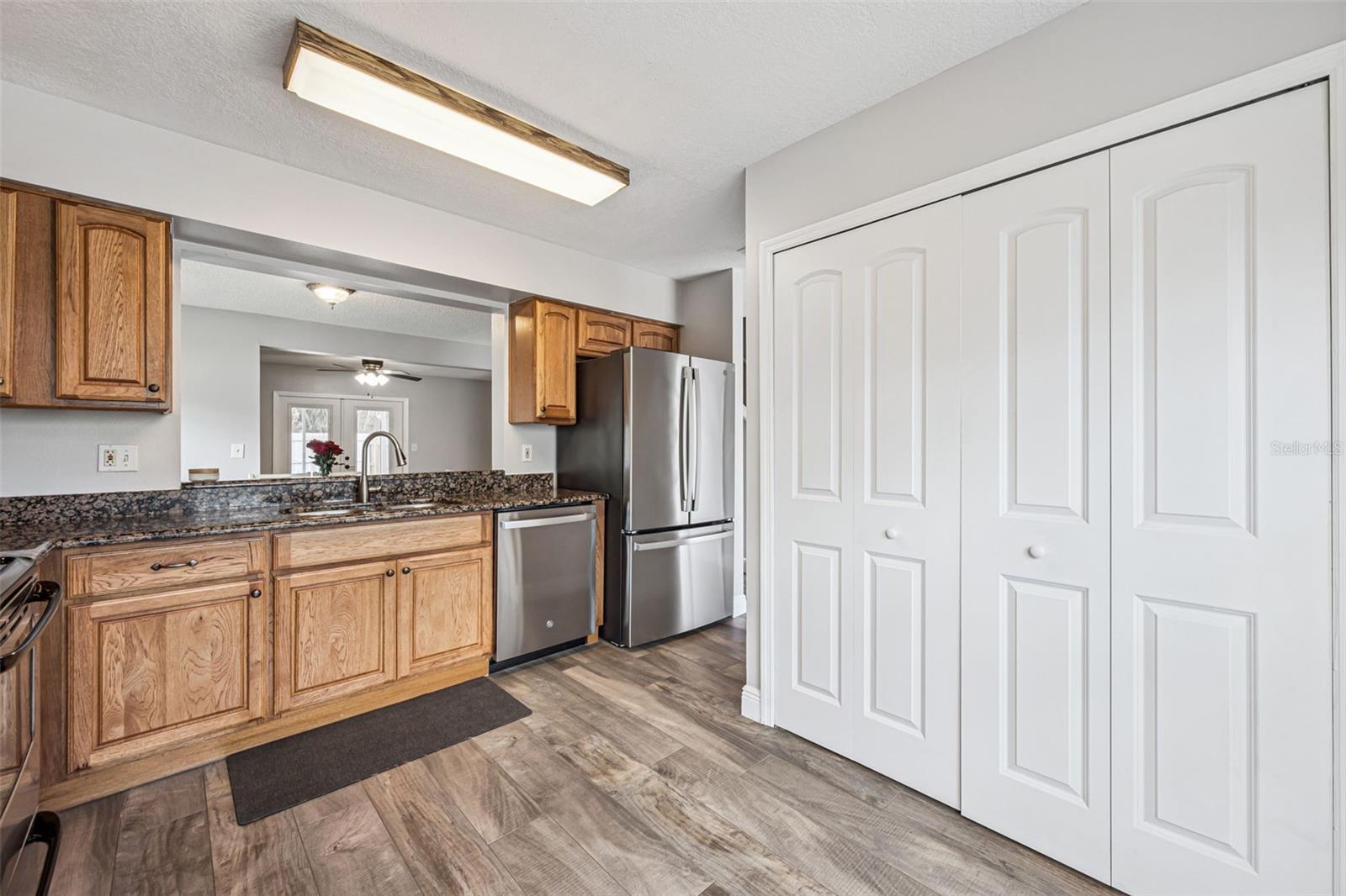 Image 11 of 33 For 552 Shadow Glenn Place