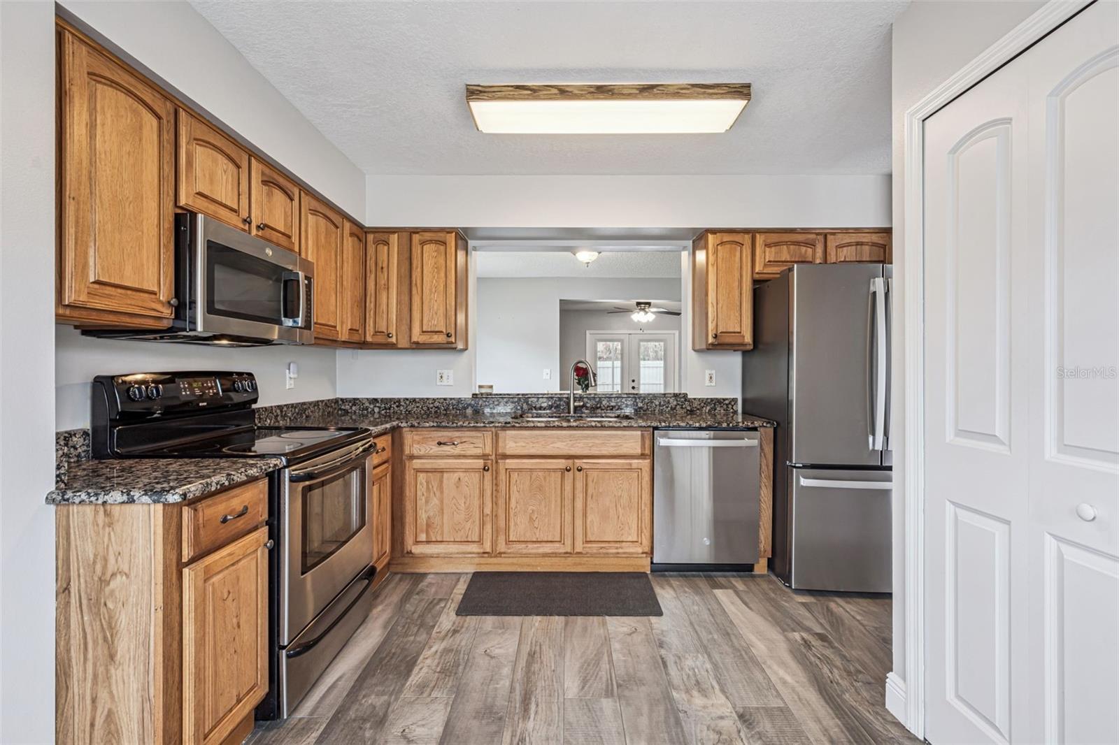 Image 12 of 33 For 552 Shadow Glenn Place