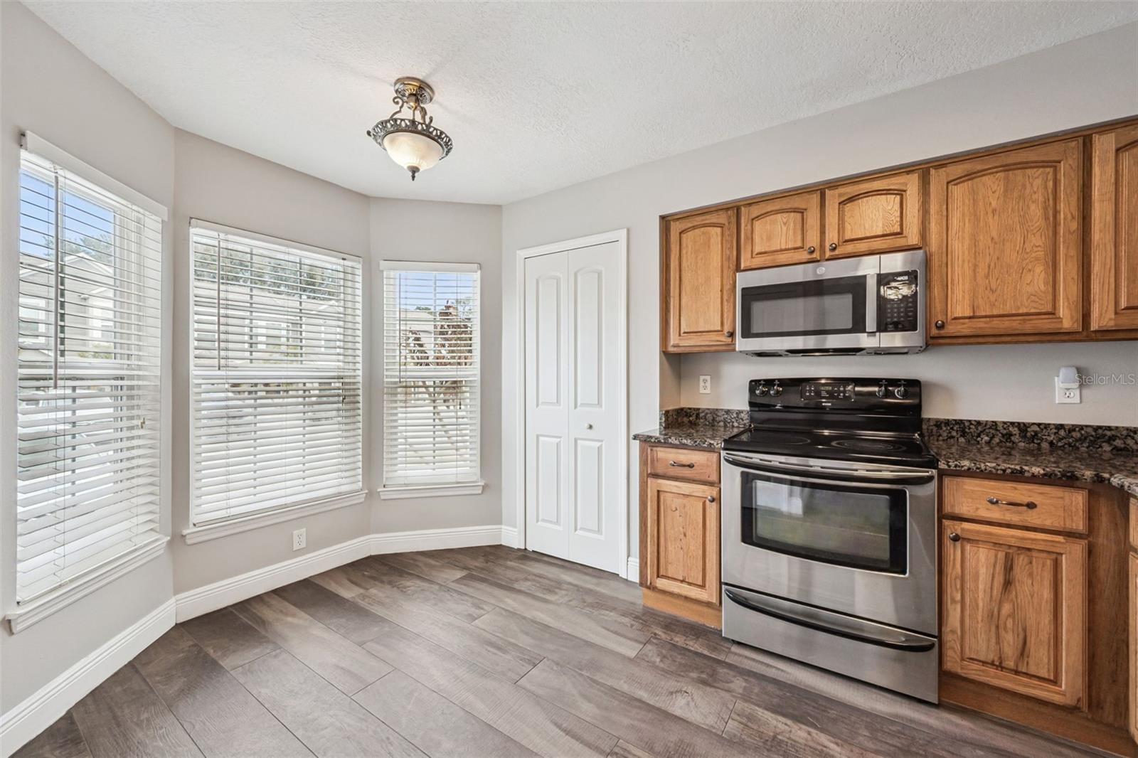 Image 13 of 33 For 552 Shadow Glenn Place