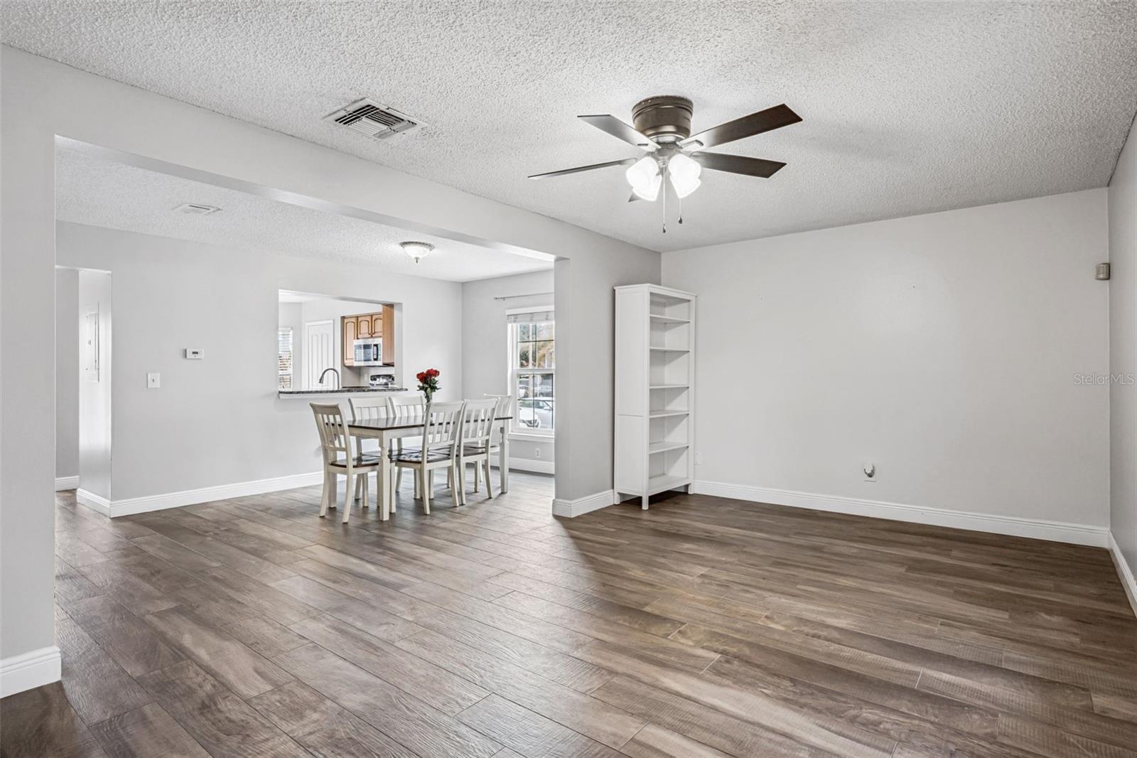 Image 4 of 33 For 552 Shadow Glenn Place