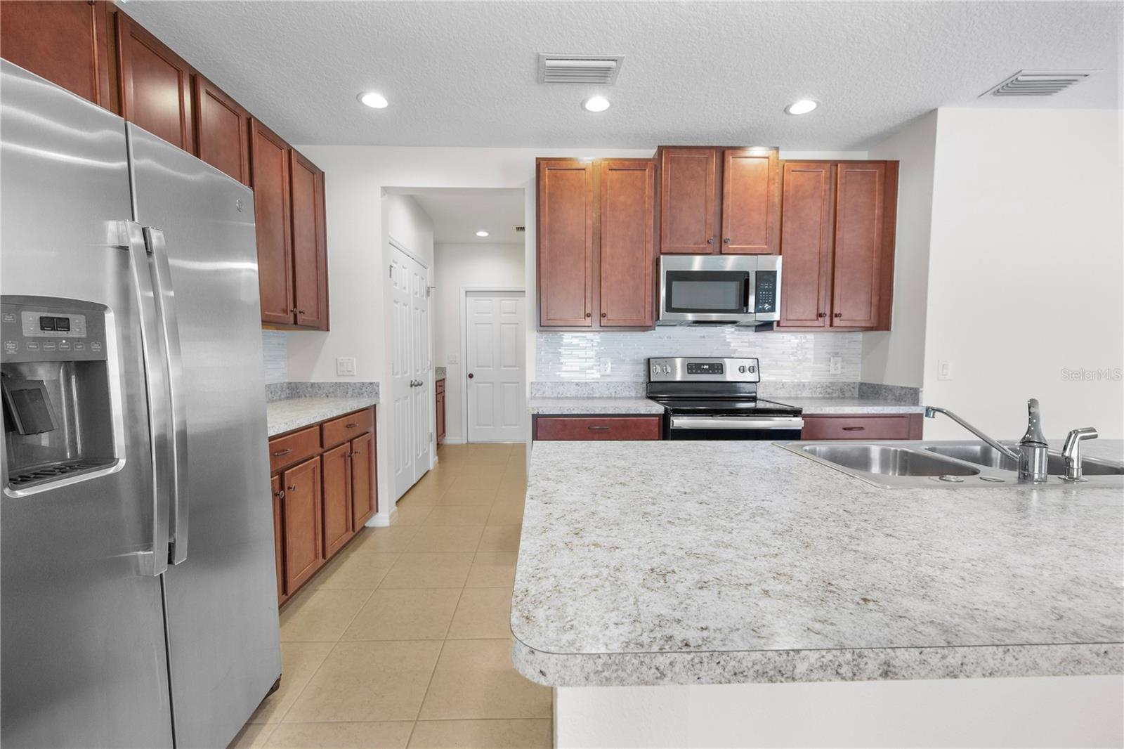 Image 14 of 46 For 922 Anna Place