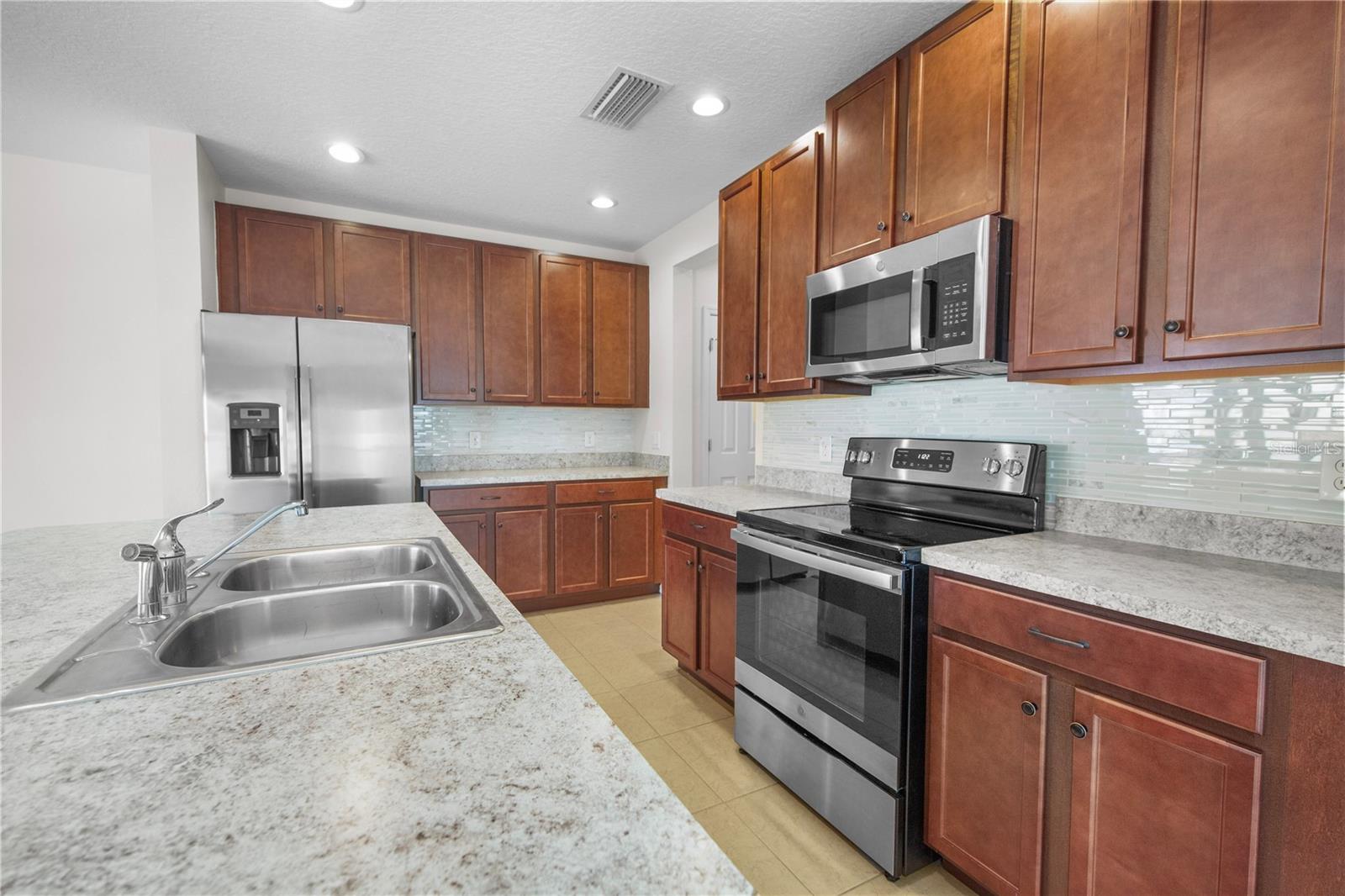 Image 15 of 46 For 922 Anna Place