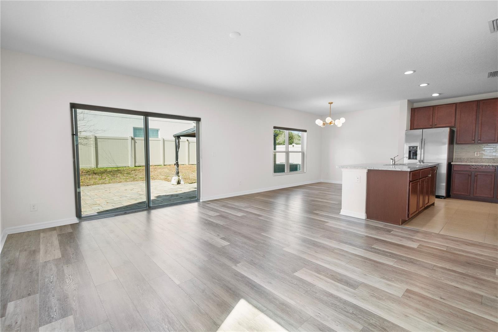 Image 21 of 46 For 922 Anna Place