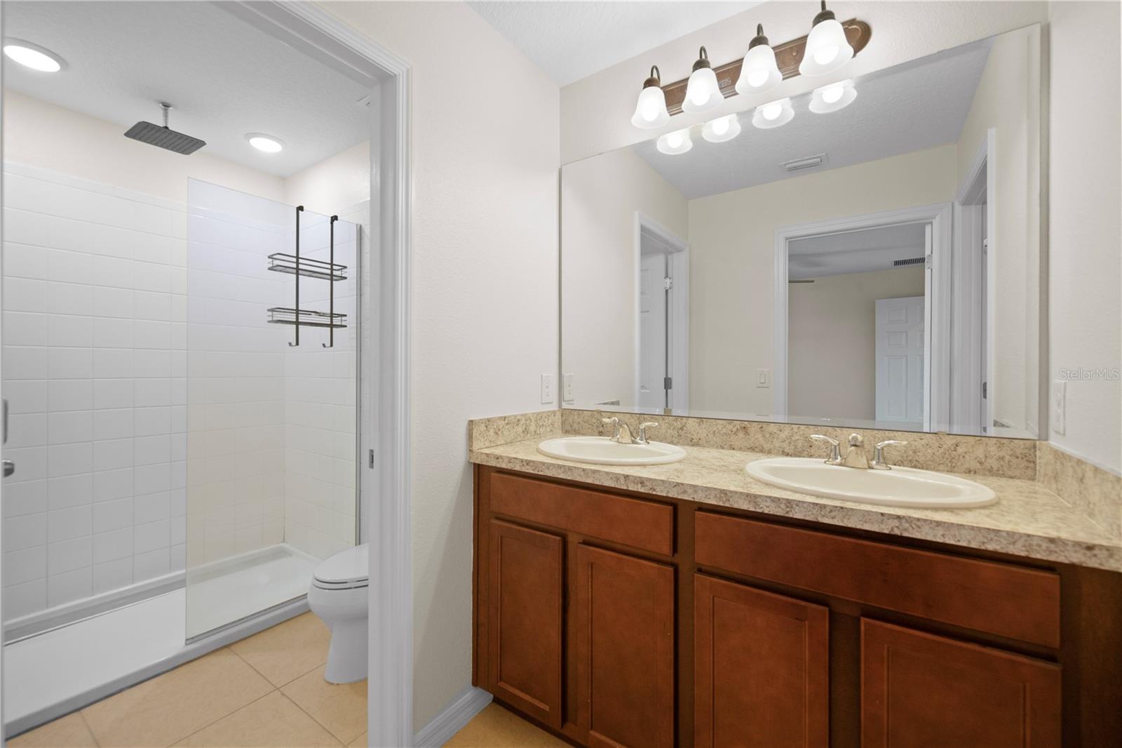 Image 28 of 46 For 922 Anna Place