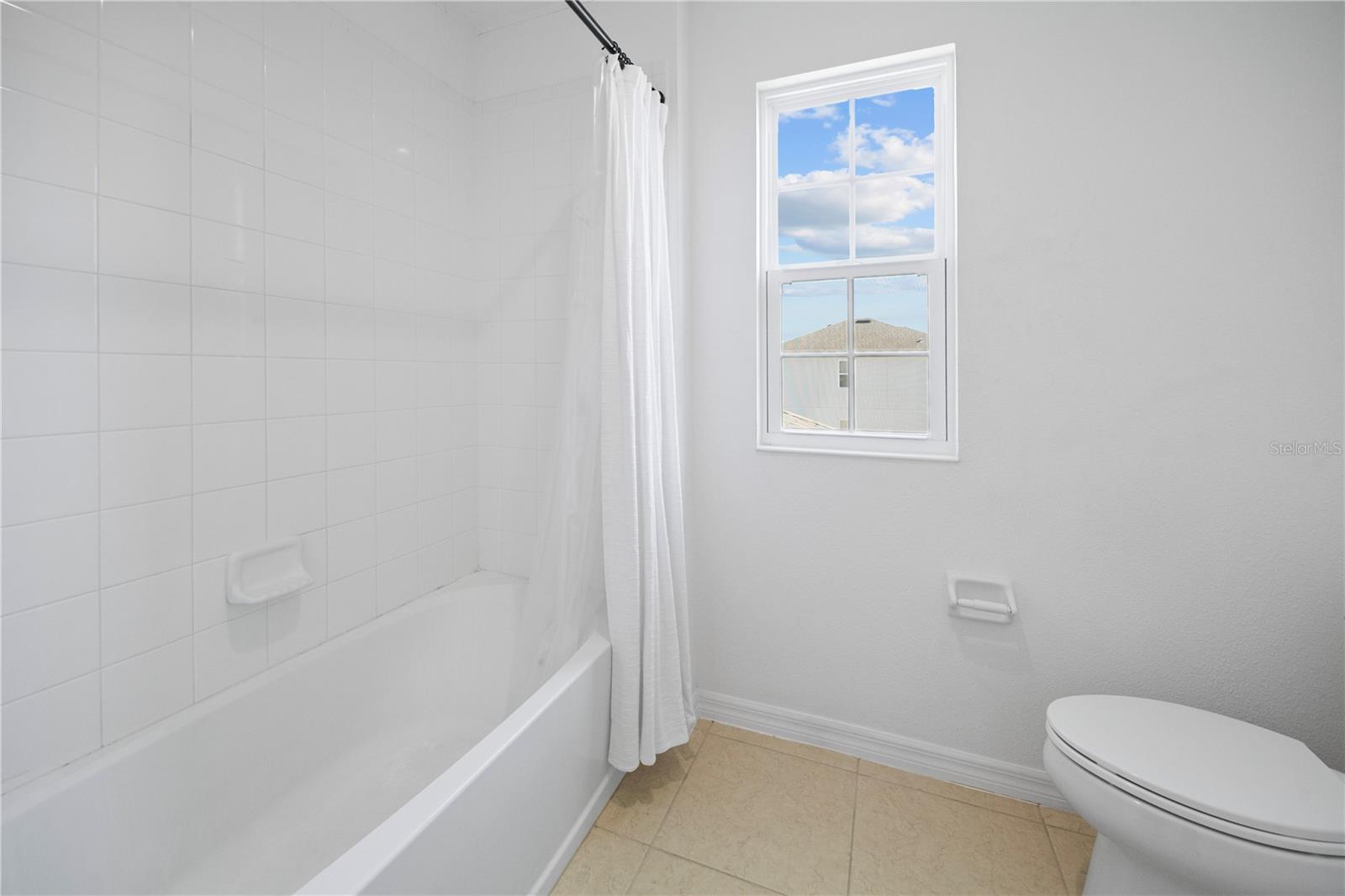 Image 32 of 46 For 922 Anna Place