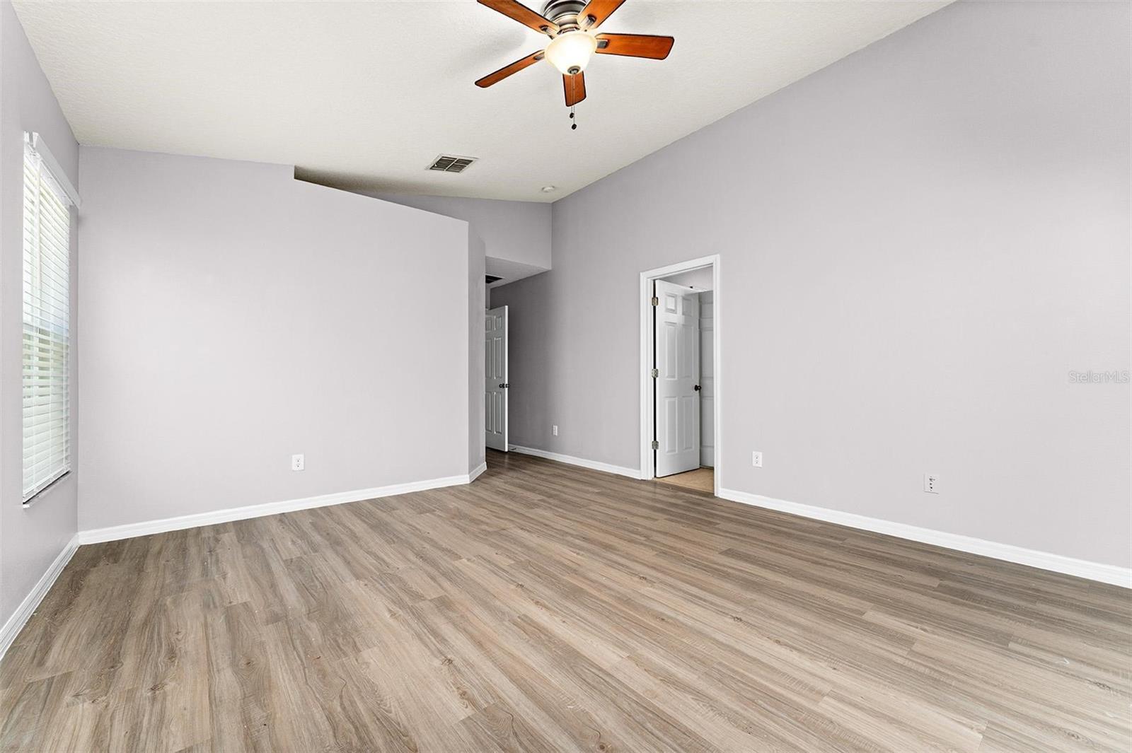 Image 19 of 43 For 5201 Walnut Ridge Drive