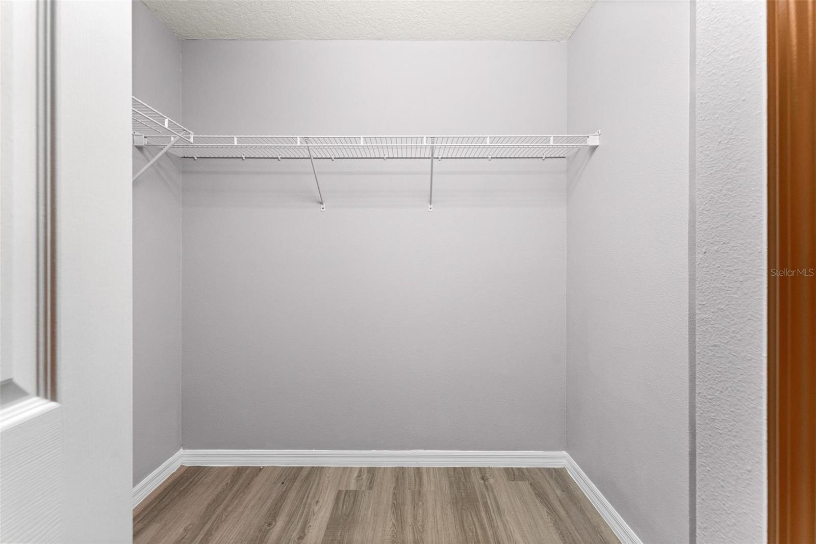 Image 21 of 43 For 5201 Walnut Ridge Drive