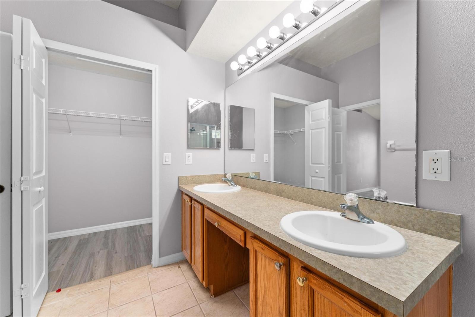 Image 25 of 43 For 5201 Walnut Ridge Drive